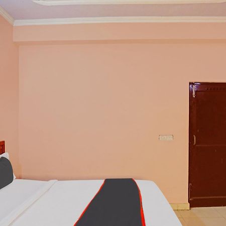 Collection O Mayank Guest House Near Iskcon Temple Noida Kalkaji Devi Exterior photo