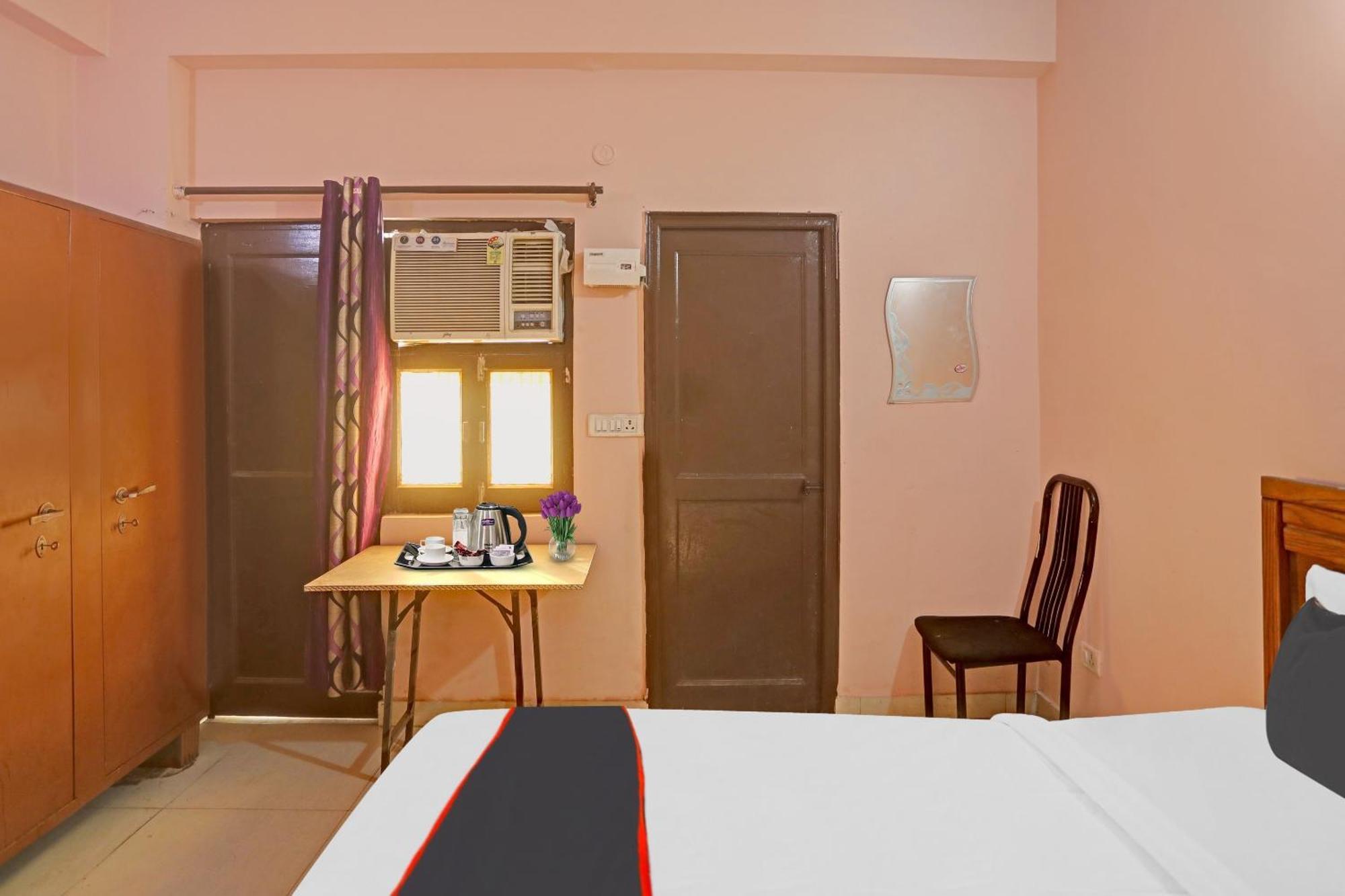 Collection O Mayank Guest House Near Iskcon Temple Noida Kalkaji Devi Exterior photo