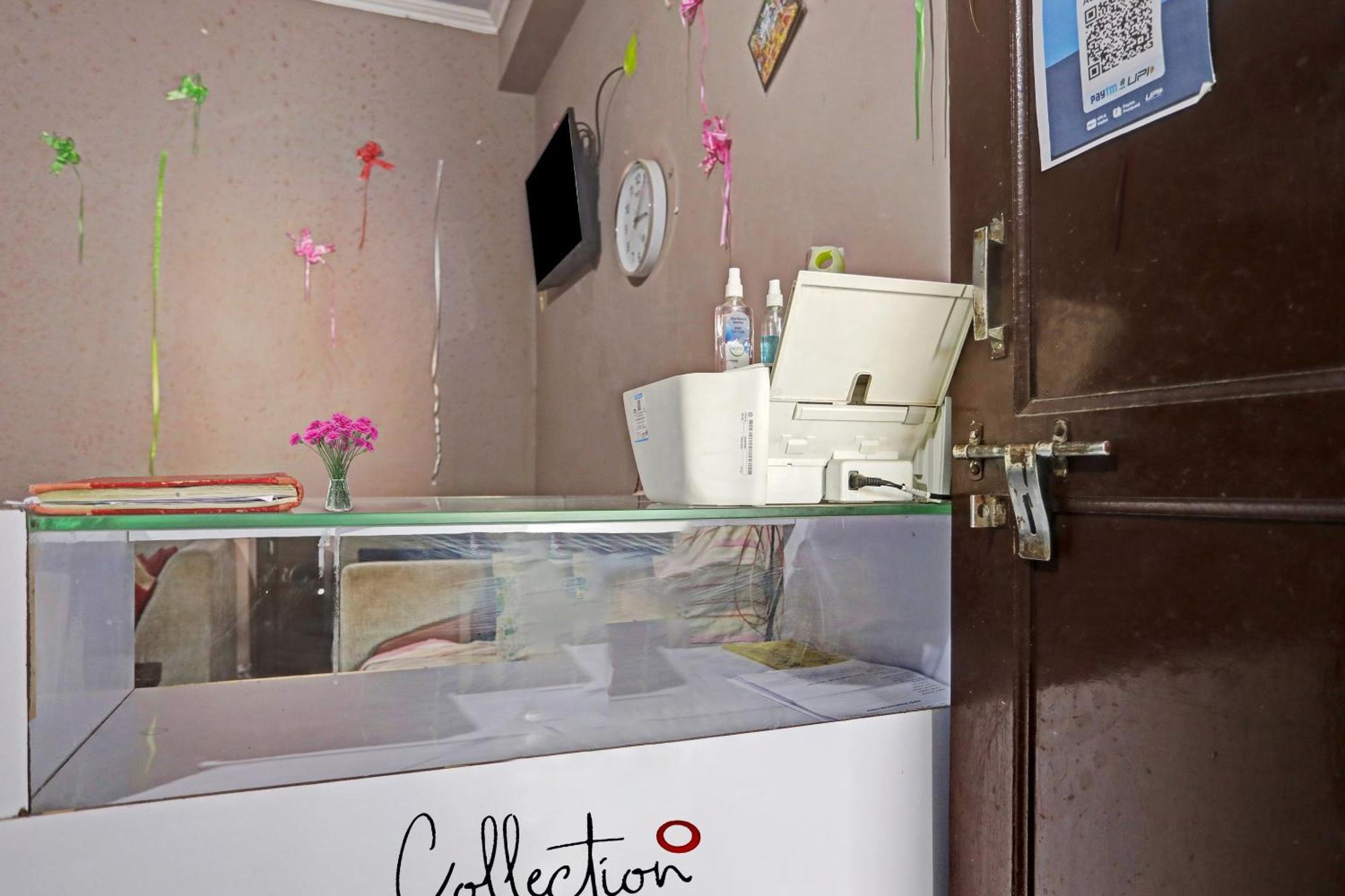 Collection O Mayank Guest House Near Iskcon Temple Noida Kalkaji Devi Exterior photo
